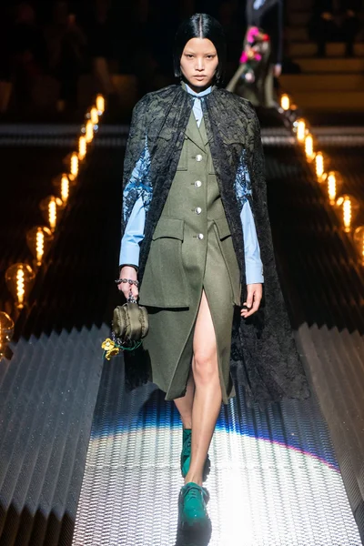 Look 15